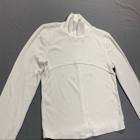 Aritzia Wilfred Free Lucie turtleneck - Picture 4 of 7